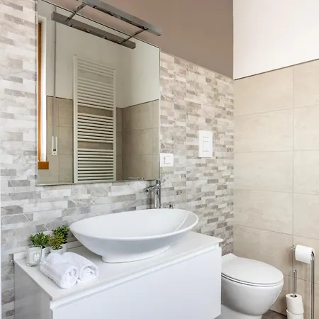 Apartment Bocconi's Nest - Close To Duomo With Terrace Milan