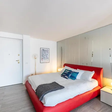 Bocconi's Nest - Close To Duomo With Terrace Apartment