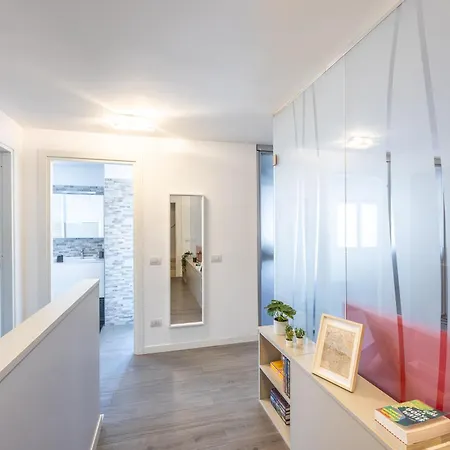 Bocconi's Nest - Close To Duomo With Terrace Apartment Milan