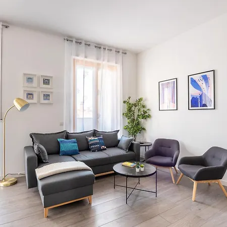 Bocconi's Nest - Close To Duomo With Terrace Apartment