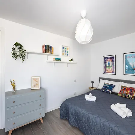 Bocconi's Nest - Close To Duomo With Terrace Apartment