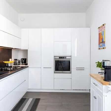 Bocconi's Nest - Close To Duomo With Terrace Apartment Milan