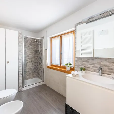 Bocconi's Nest - Close To Duomo With Terrace Apartment